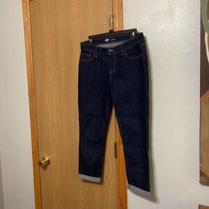 Old Navy "Flirt" Size 6 Regular Dark Wash Mid-Rise Capri Cuffed Jeans - EUC